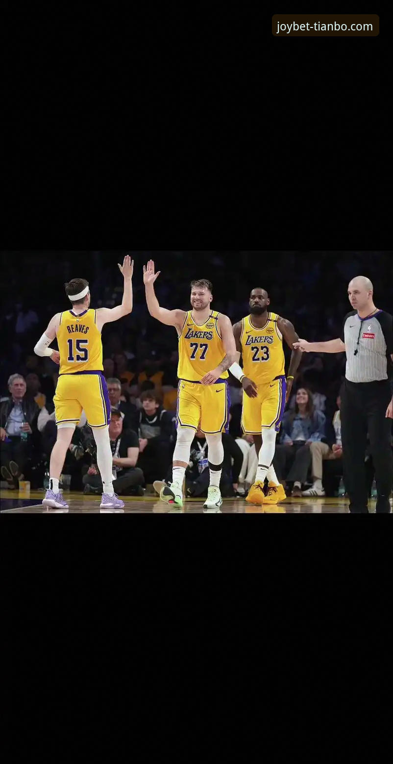 湖人锁定季后赛3大里程碑：连续4年晋级、35次赛区冠军追平绿军，天博体育平台用户亲历这一历史时刻